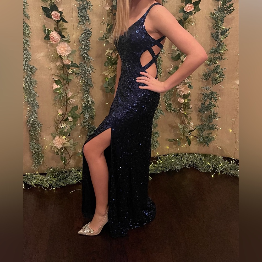 107 Elegant Navy Sequin Gown